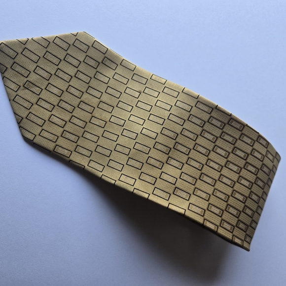 DIMOGGIO Tie 100% Silk, Elegant Gold Patterned Men's Tie - Picture 2 of 8